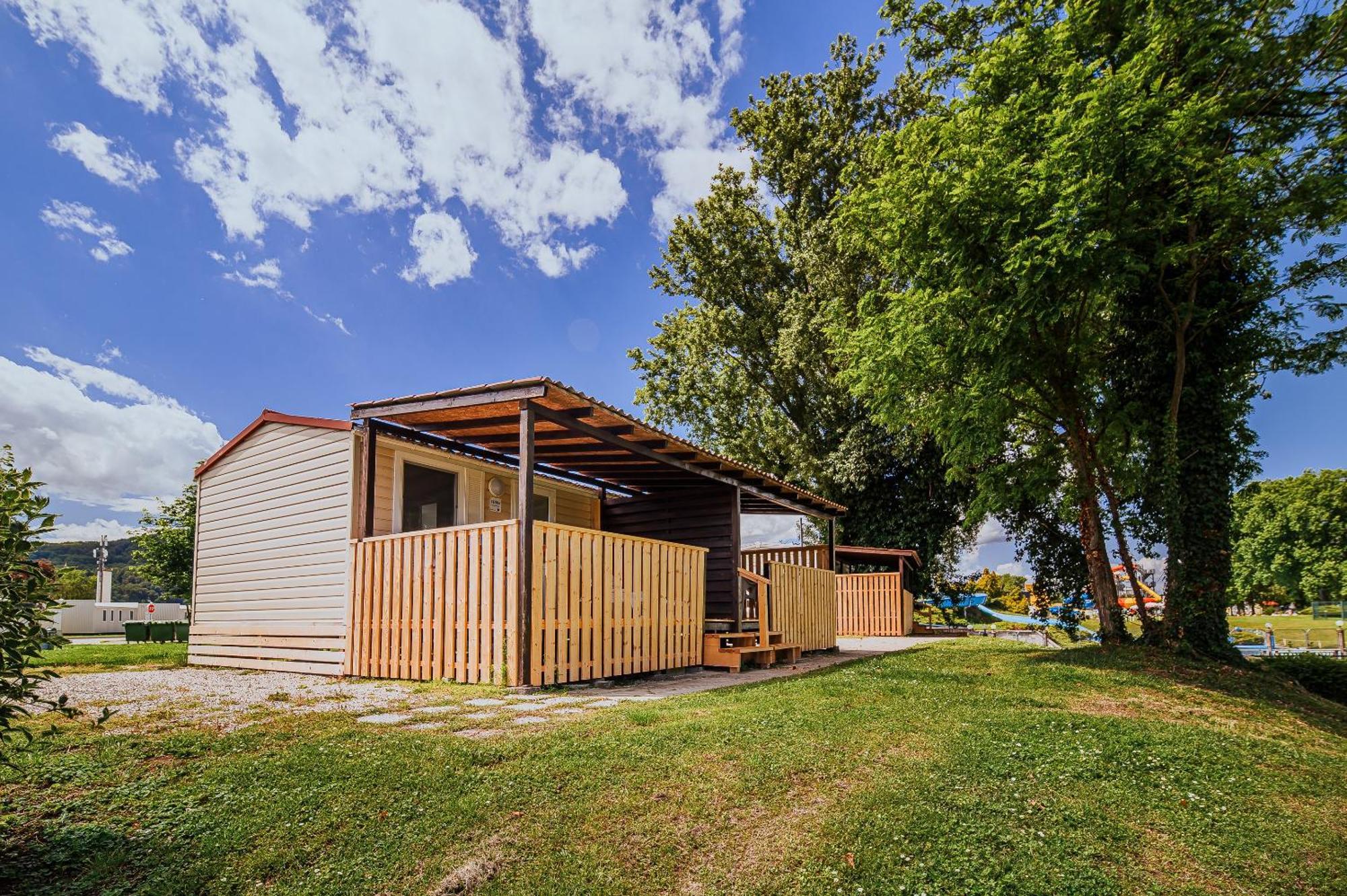 Lake View Mobile Homes With Thermal Riviera Tickets In Terme Catez Catez ob Savi Room photo