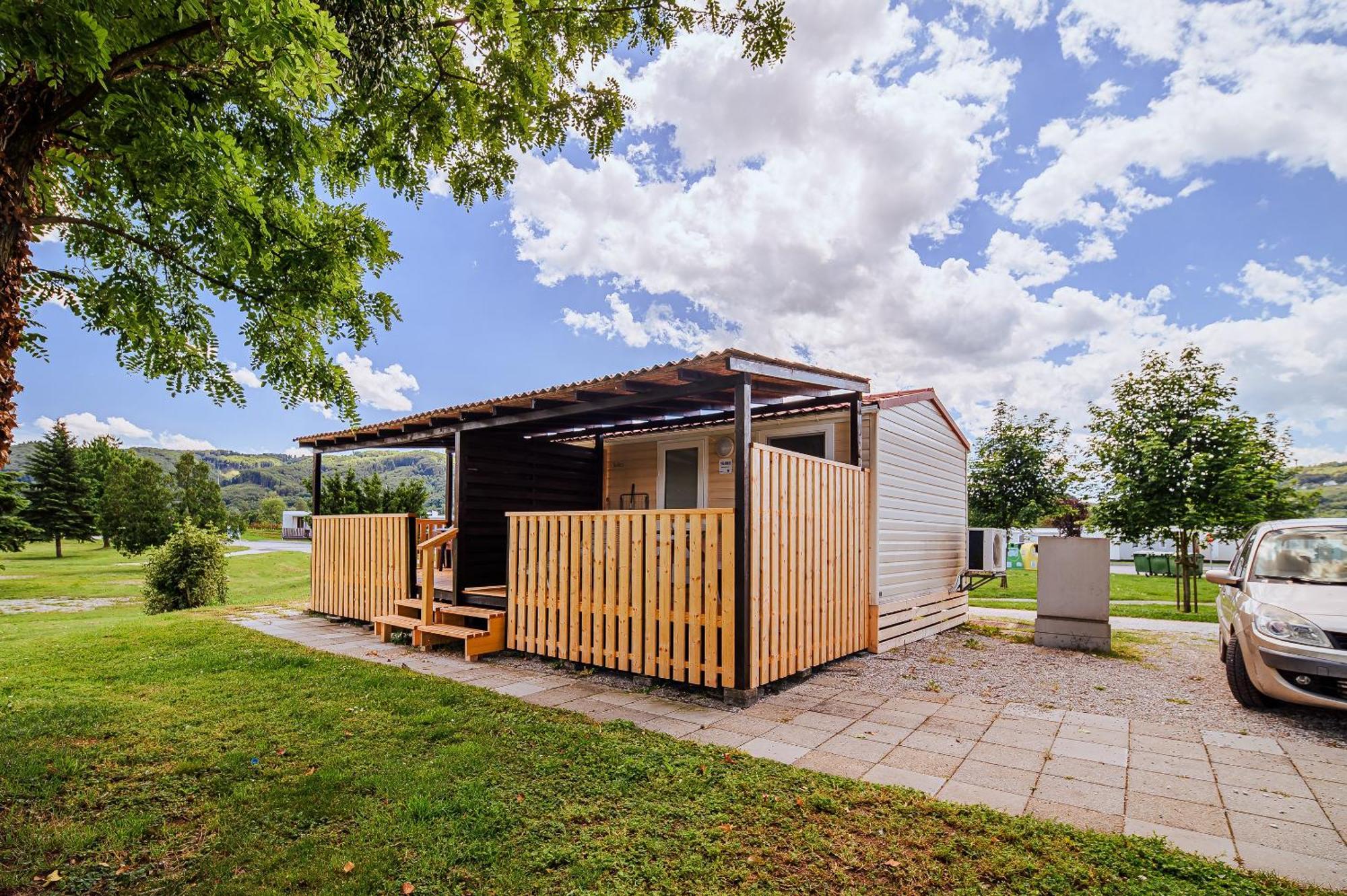 Lake View Mobile Homes With Thermal Riviera Tickets In Terme Catez Catez ob Savi Room photo