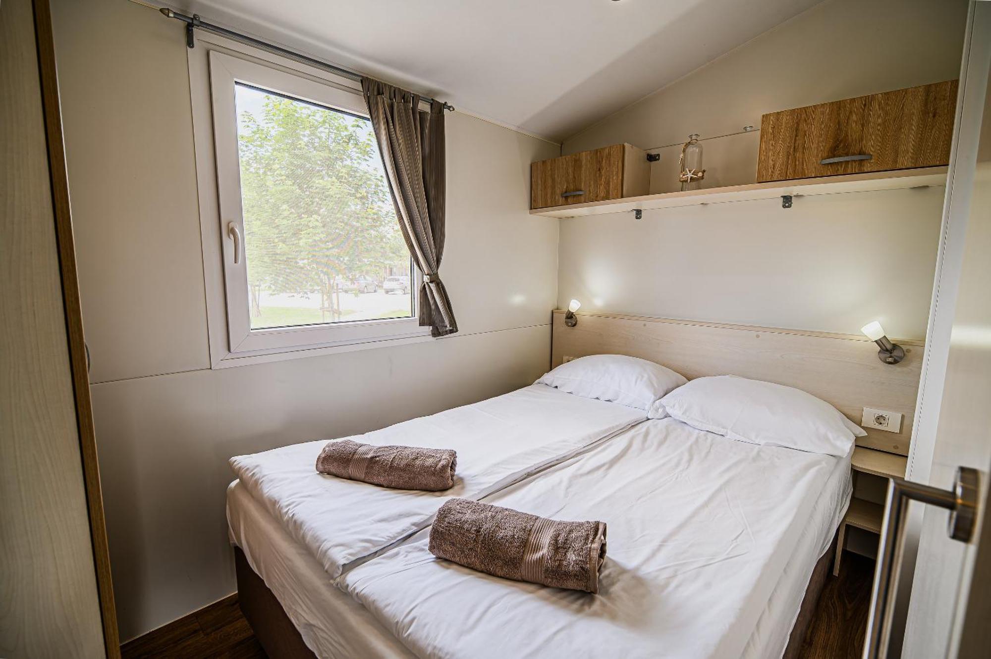 Lake View Mobile Homes With Thermal Riviera Tickets In Terme Catez Catez ob Savi Room photo