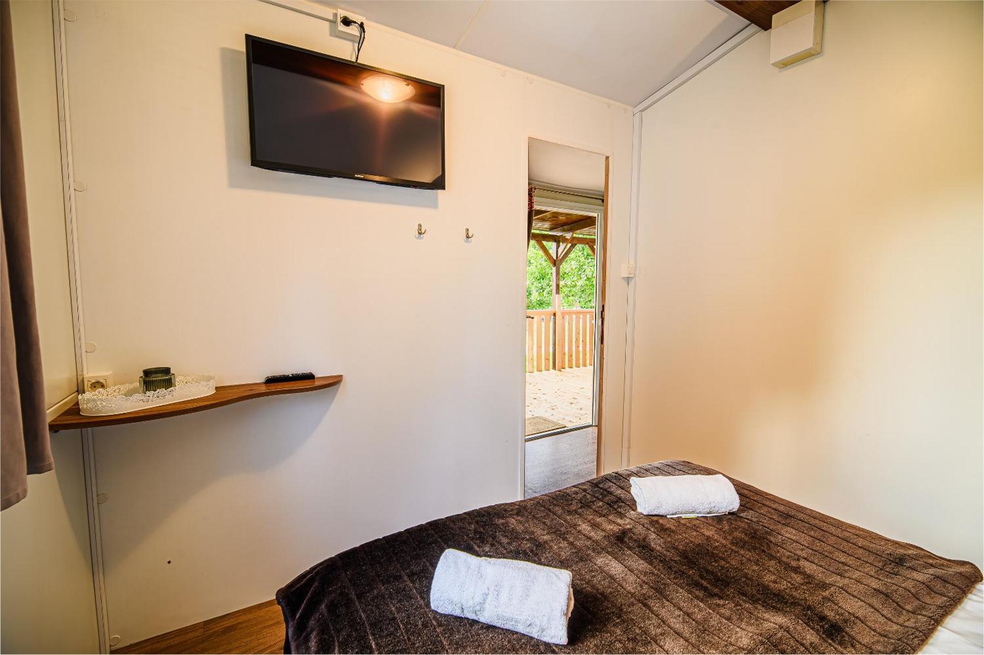 Lake View Mobile Homes With Thermal Riviera Tickets In Terme Catez Catez ob Savi Room photo
