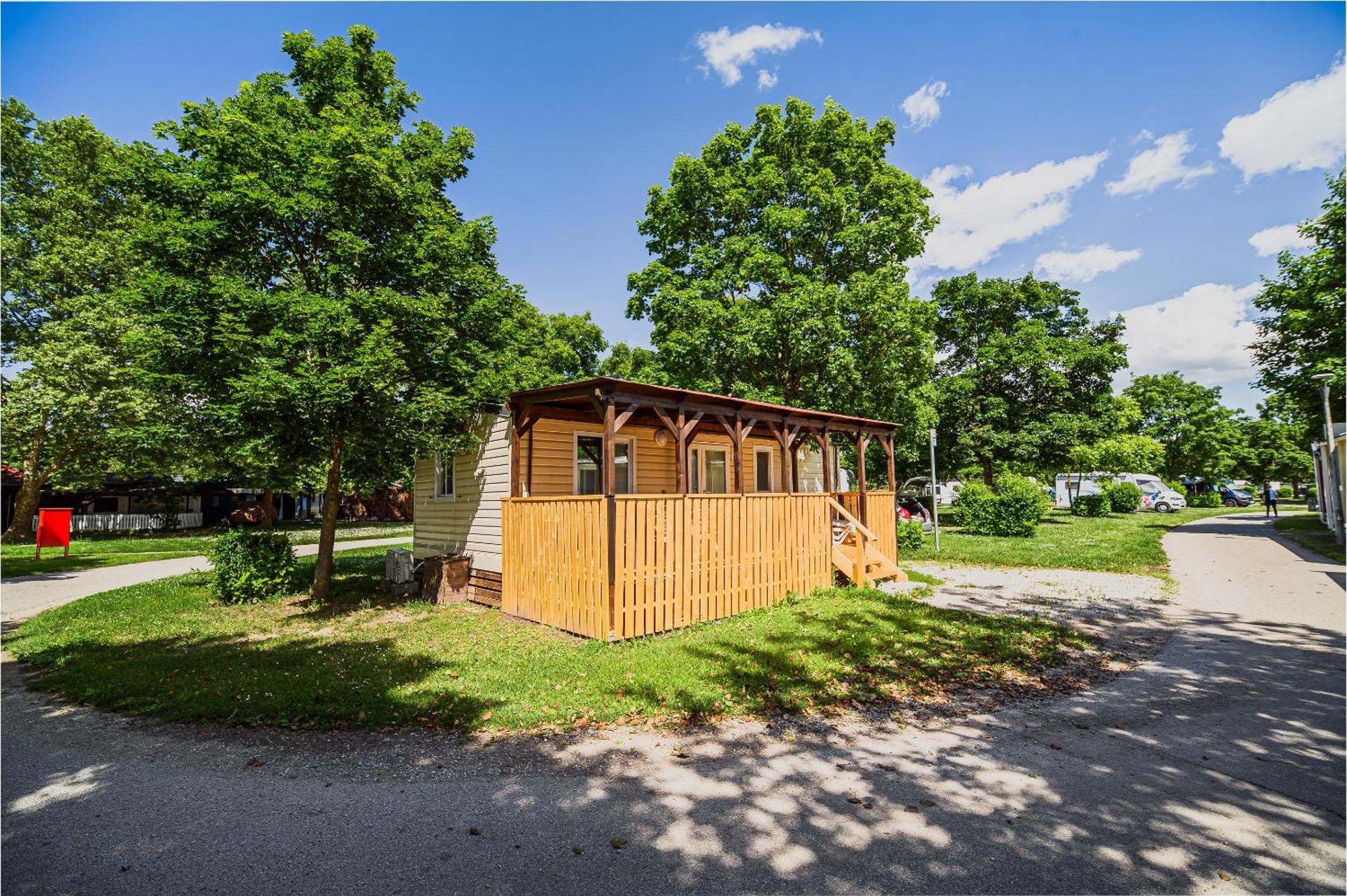 Lake View Mobile Homes With Thermal Riviera Tickets In Terme Catez Catez ob Savi Room photo