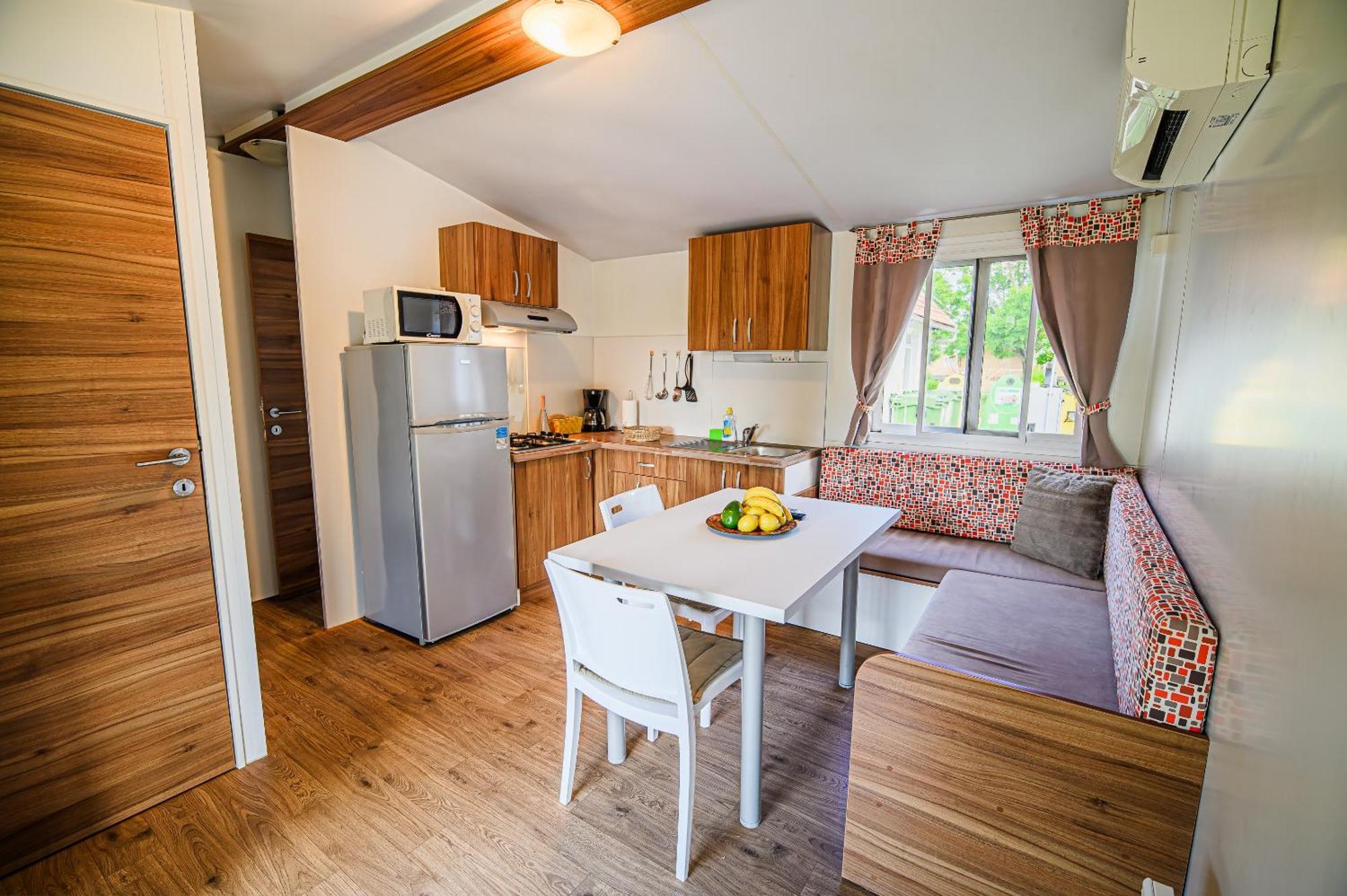 Lake View Mobile Homes With Thermal Riviera Tickets In Terme Catez Catez ob Savi Room photo