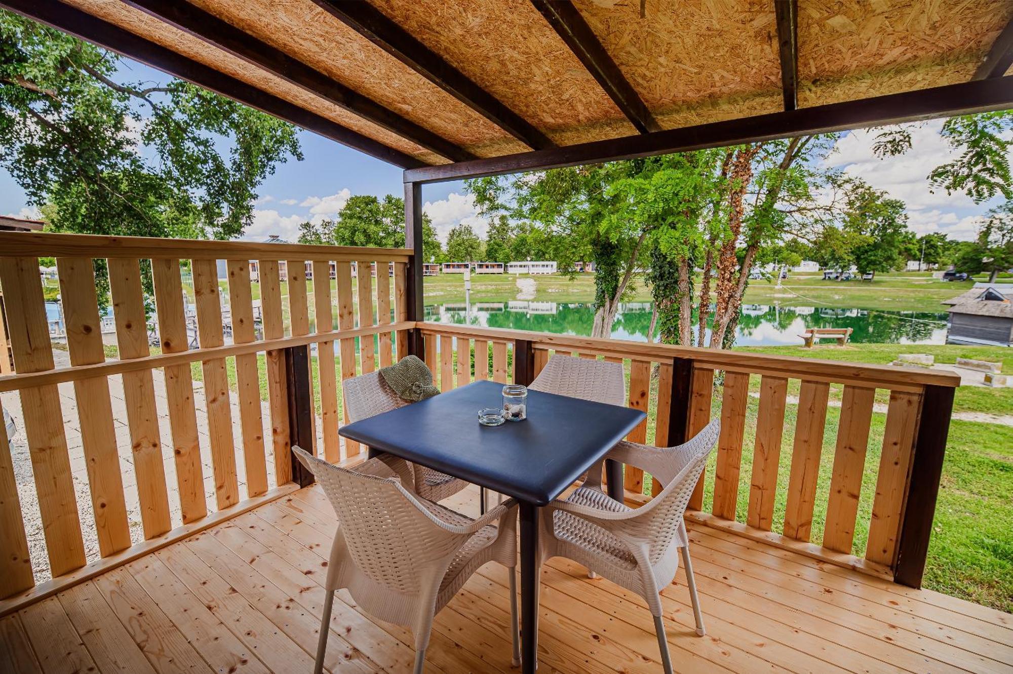 Lake View Mobile Homes With Thermal Riviera Tickets In Terme Catez Catez ob Savi Room photo