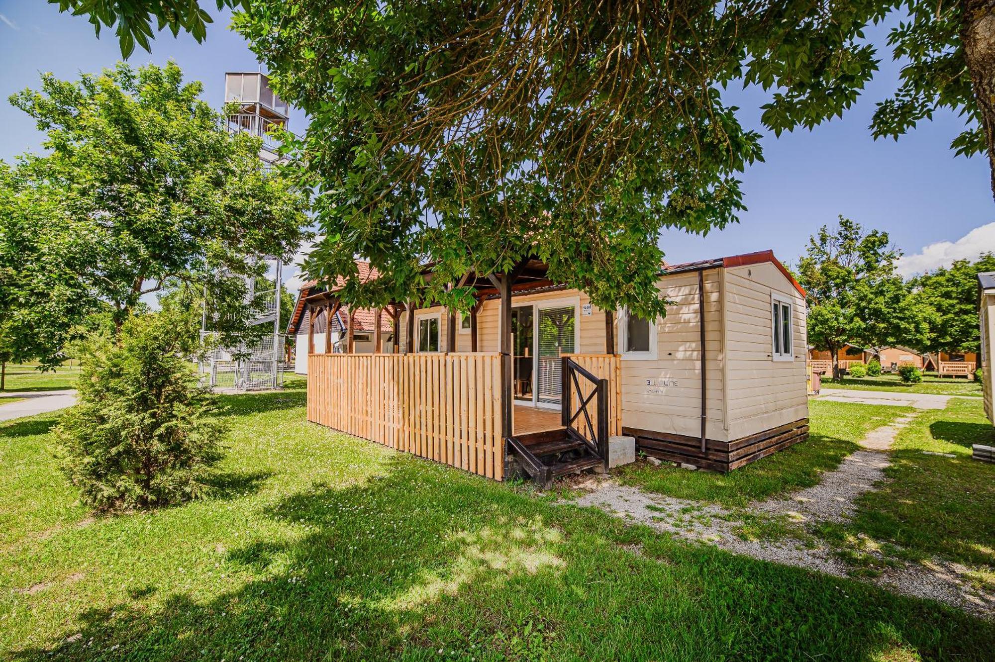 Lake View Mobile Homes With Thermal Riviera Tickets In Terme Catez Catez ob Savi Room photo