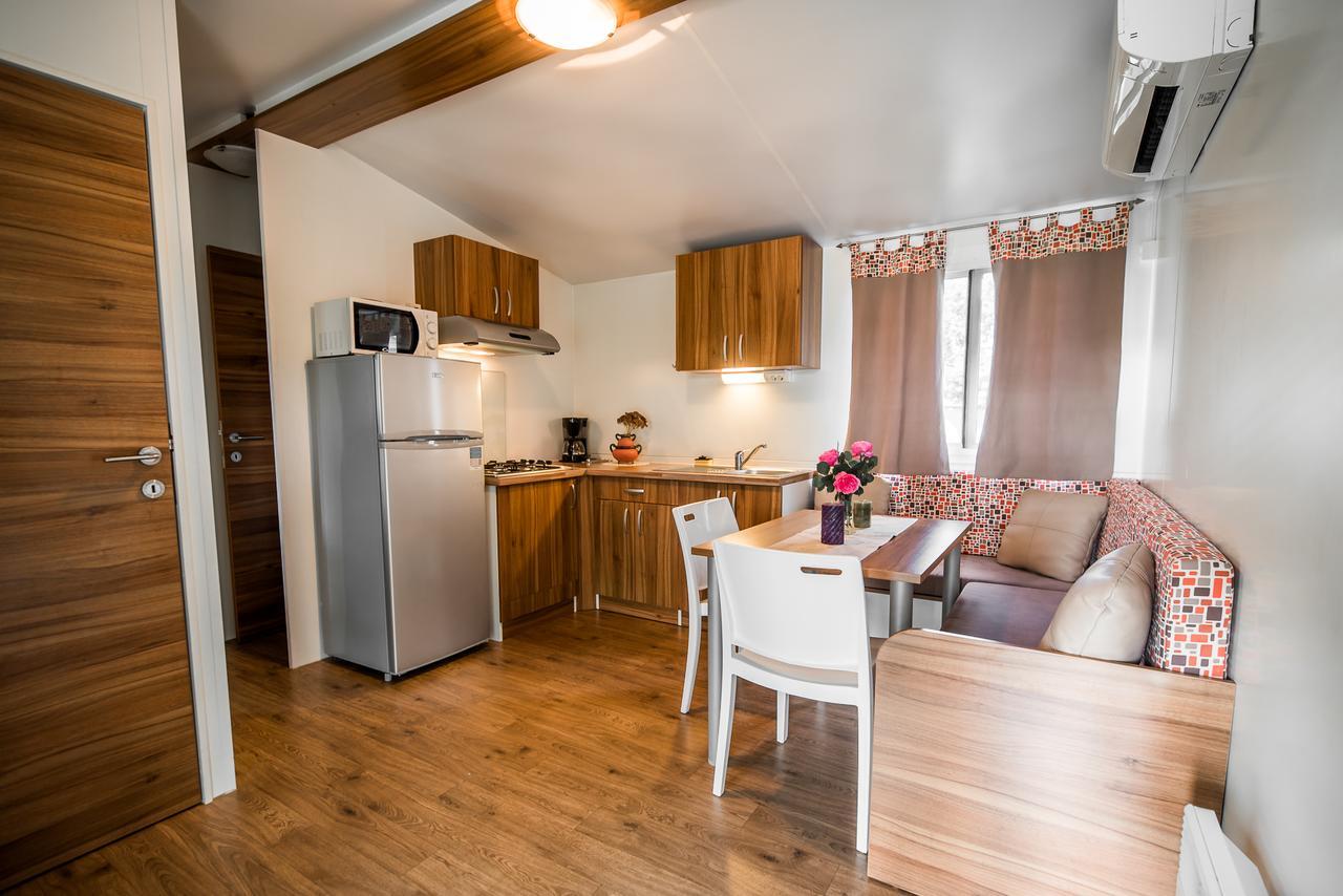Lake View Mobile Homes With Thermal Riviera Tickets In Terme Catez Catez ob Savi Exterior photo